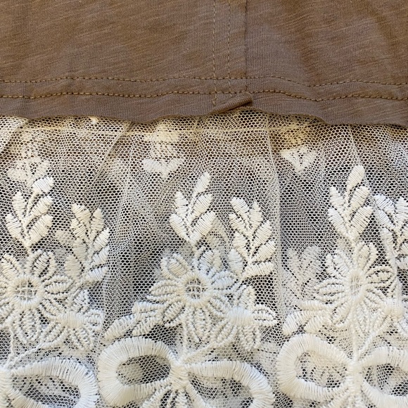 Beautiful Top - Picture 5 of 6